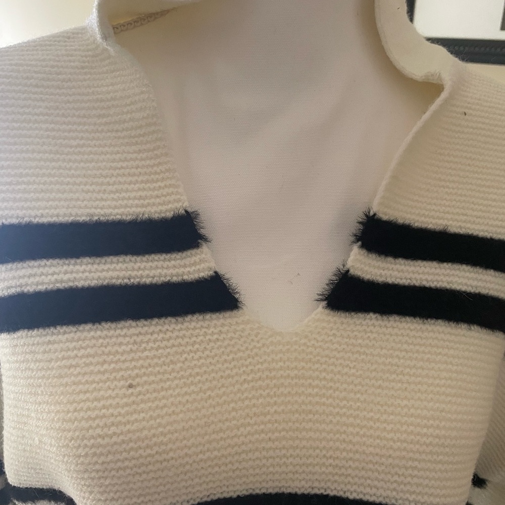 ButterMelon Black and White Striped V-Neck Crop Sweater NWOT - Picture 4 of 8